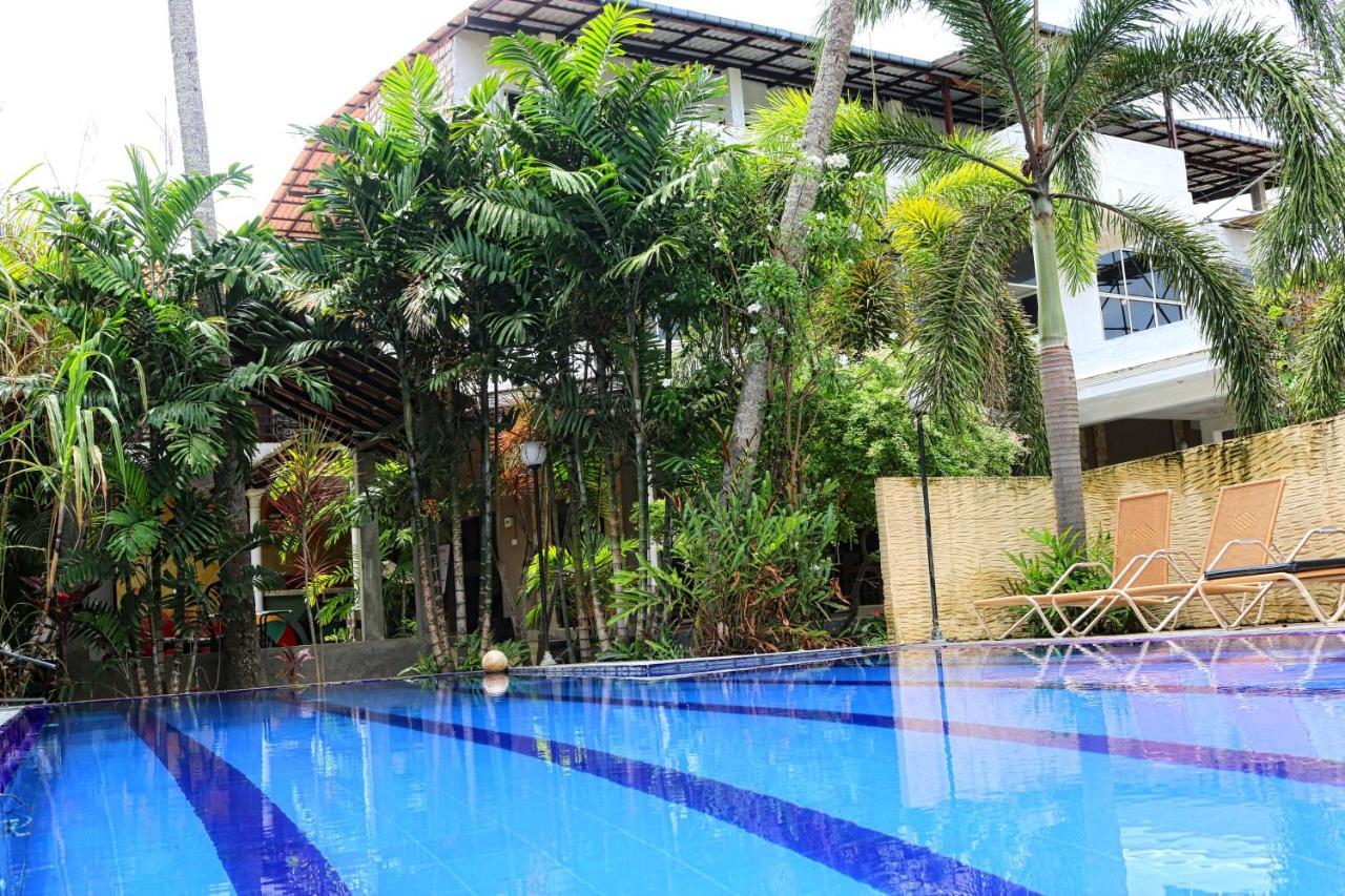 Maple Leaf Hotel Negombo Bagian luar foto
