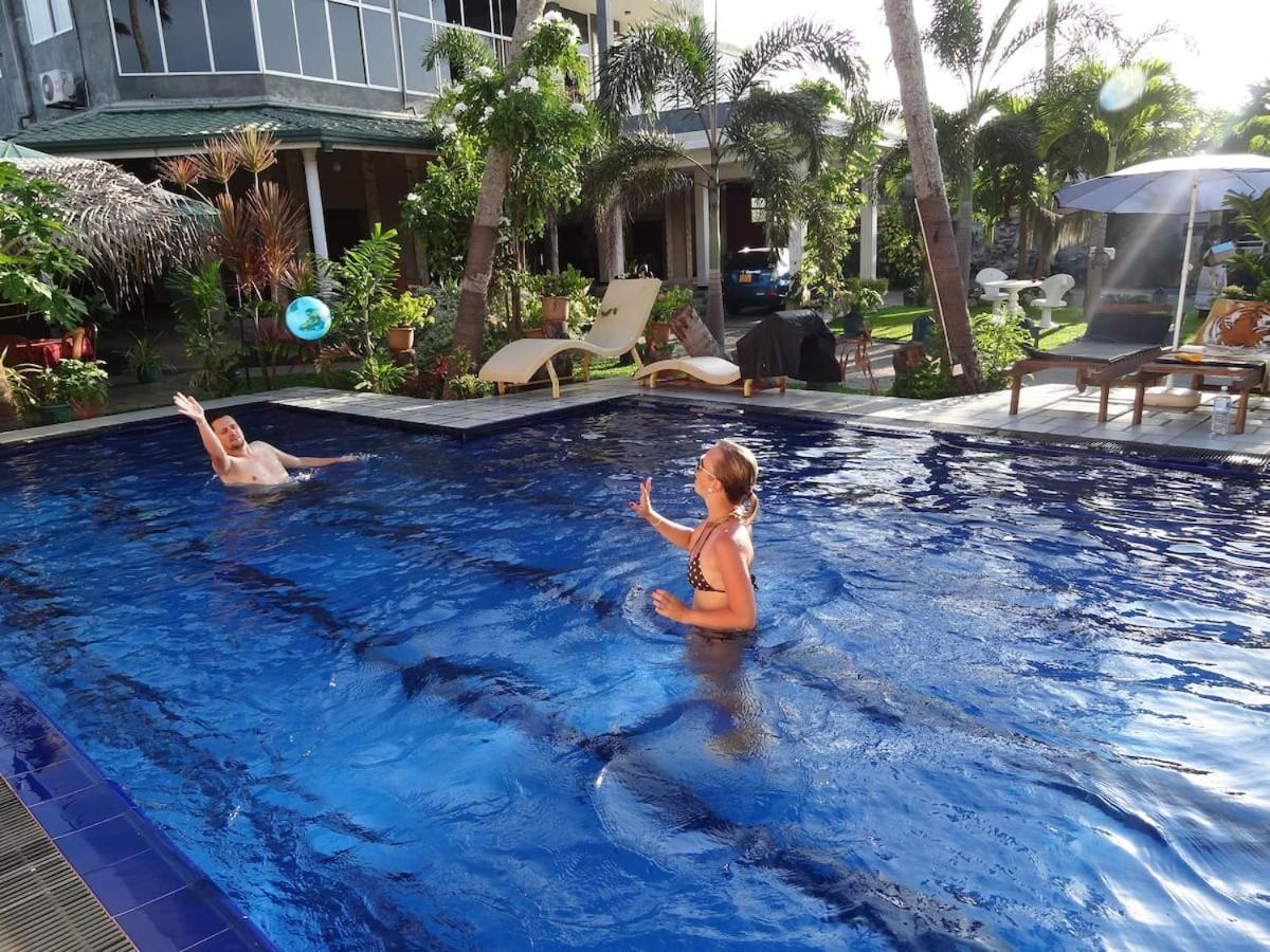 Maple Leaf Hotel Negombo Bagian luar foto